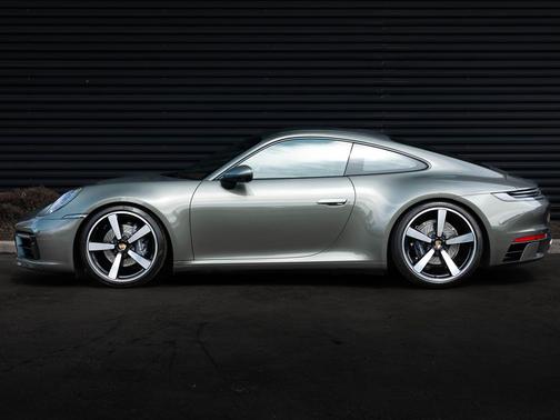 Aventurine Green Metallic 2024 Porsche 911 Carrera