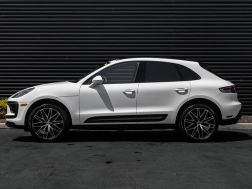 2025 Porsche Macan Base