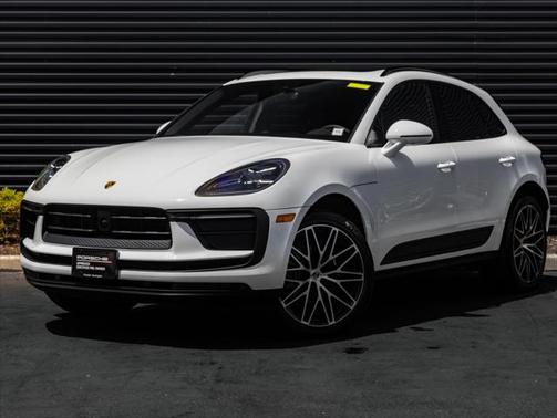 2025 Porsche Macan Base