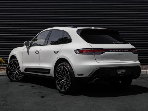 2025 Porsche Macan Base