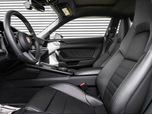 2025 Porsche 911 Carrera GTS