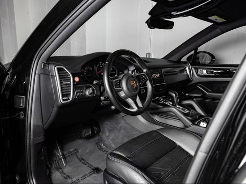 Black 2022 Porsche Cayenne Cayenne