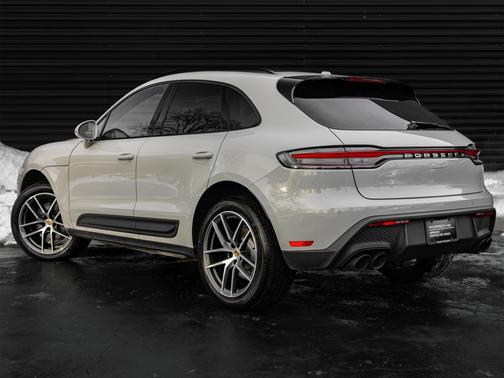2025 Porsche Macan Base