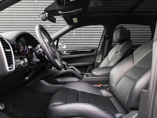 2023 Porsche Cayenne S