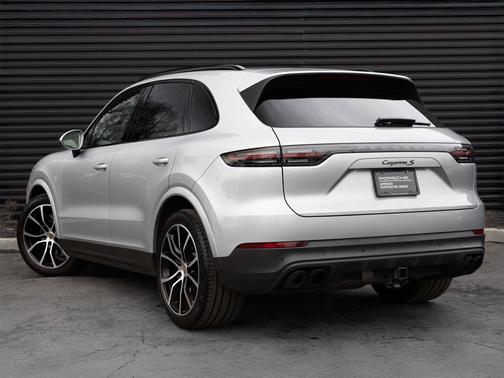 2023 Porsche Cayenne S