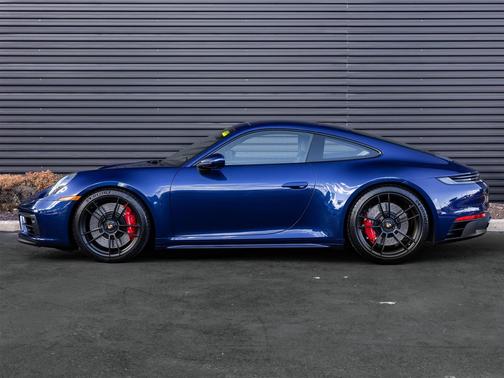 2024 Porsche 911 Carrera 4 GTS