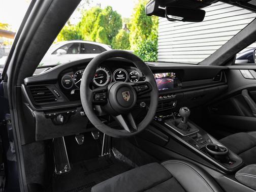 2024 Porsche 911 Carrera 4 GTS