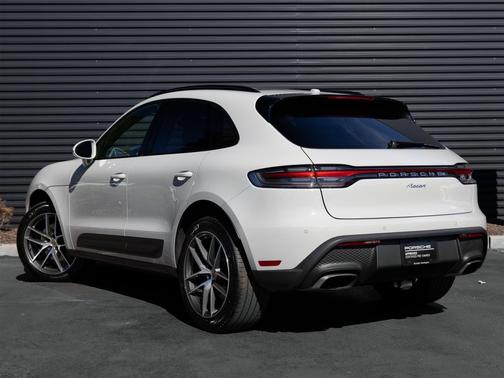 2025 Porsche Macan Base