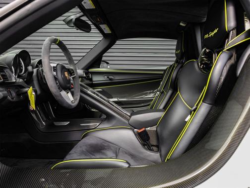 2015 Porsche 918 Spyder Base w/Weissach Package