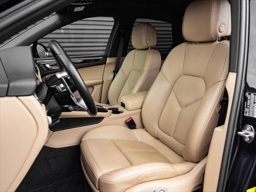 2021 Porsche Macan Base