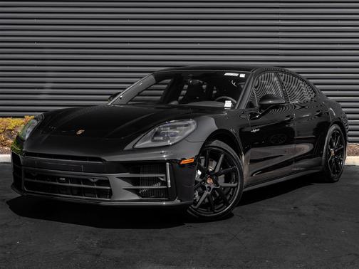 2025 Porsche Panamera 4
