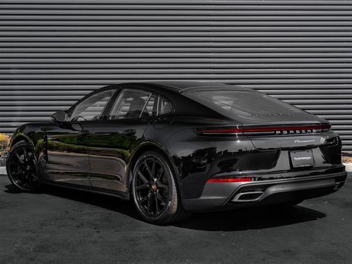 2025 Porsche Panamera 4