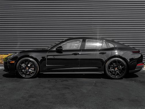 2025 Porsche Panamera 4