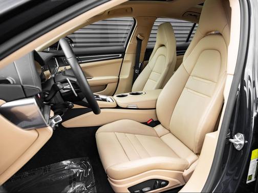 Night Blue Metallic 2023 Porsche Panamera 4 Platinum Edition