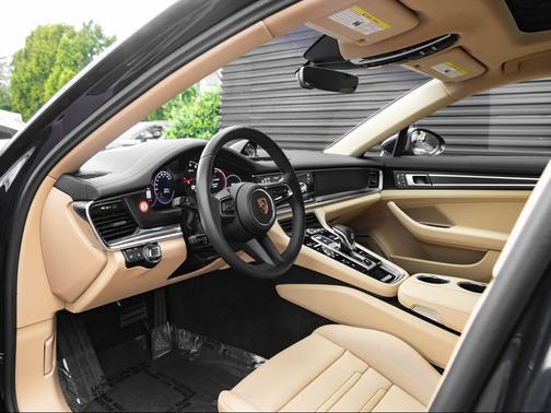 Night Blue Metallic 2023 Porsche Panamera 4 Platinum Edition