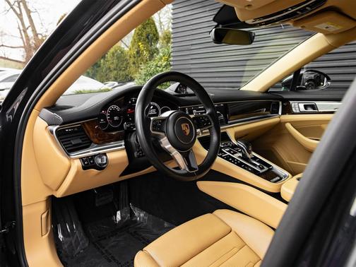 2018 Porsche Panamera 4