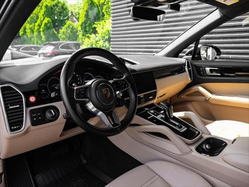 2022 Porsche Cayenne E-Hybrid S
