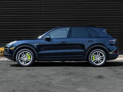 2022 Porsche Cayenne E-Hybrid S