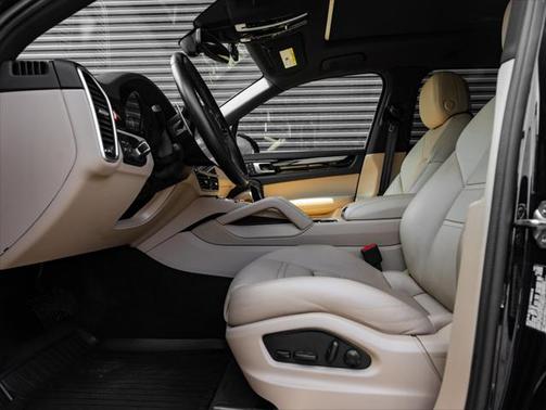 2022 Porsche Cayenne E-Hybrid S