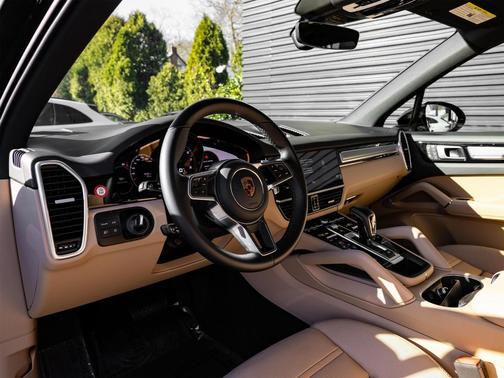 2022 Porsche Cayenne Platinum Edition