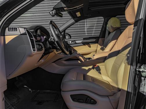 2022 Porsche Cayenne Platinum Edition