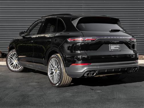 2022 Porsche Cayenne Platinum Edition
