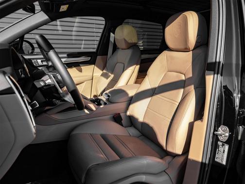 2022 Porsche Cayenne Platinum Edition