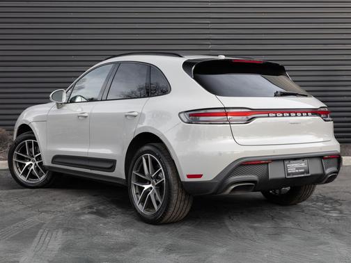 2025 Porsche Macan Base
