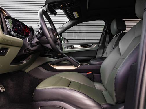 2024 Porsche Cayenne S