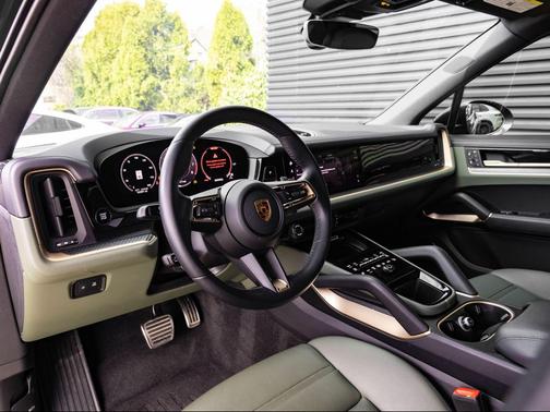 2024 Porsche Cayenne S