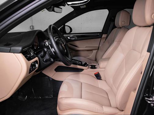 Volcano Grey Metallic 2025 Porsche Macan Macan