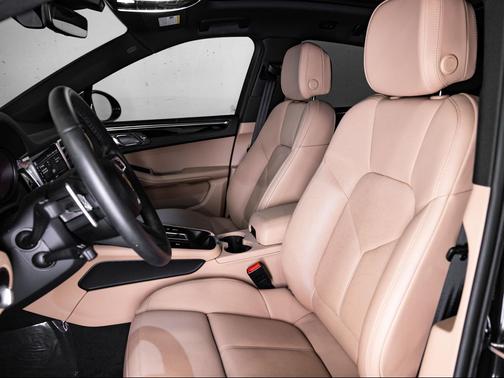Volcano Grey Metallic 2025 Porsche Macan Macan