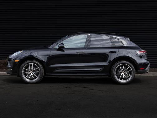 Jet Black Metallic 2026 Porsche Macan Macan