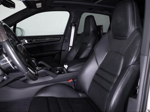 White 2023 Porsche Cayenne Platinum Edition