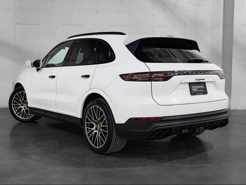 White 2023 Porsche Cayenne Platinum Edition