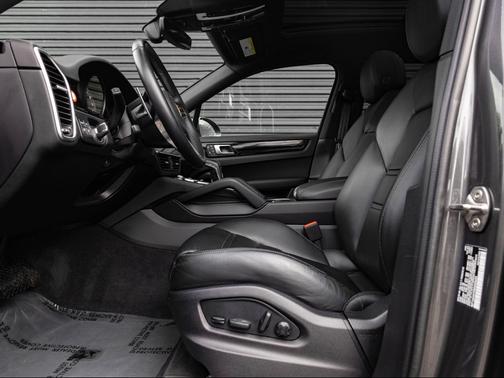 Quartzite Grey Metallic 2022 Porsche Cayenne Cayenne