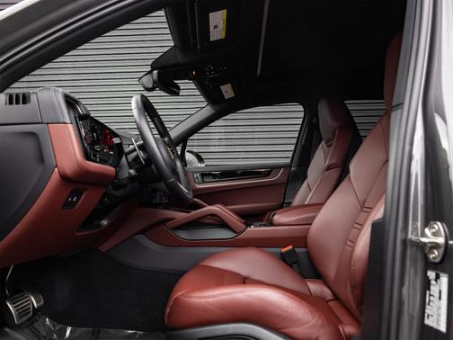 2025 Porsche Cayenne S