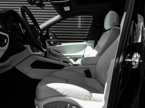 2023 Porsche Macan S