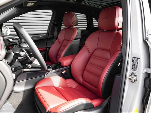 Chalk 2026 Porsche Macan Macan GTS