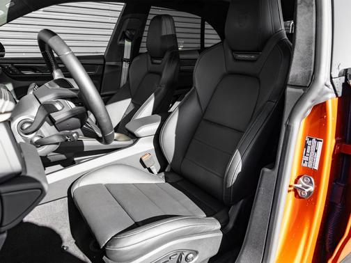 2024 Porsche Macan Turbo