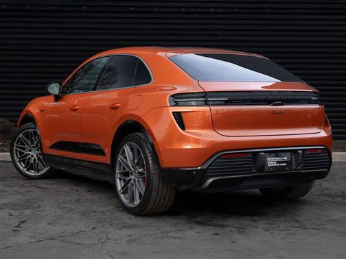 2024 Porsche Macan Turbo