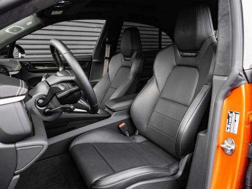 2024 Porsche Macan Turbo