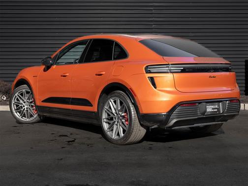 2024 Porsche Macan Turbo