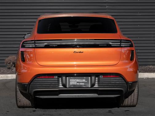 2024 Porsche Macan Turbo