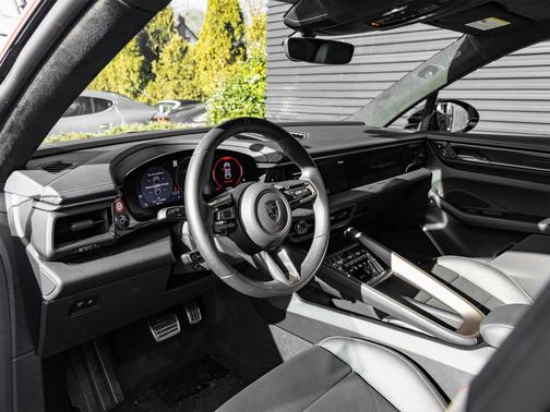 2024 Porsche Macan Turbo