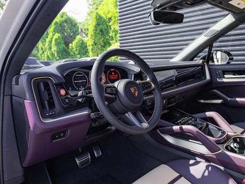 2025 Porsche Cayenne GTS
