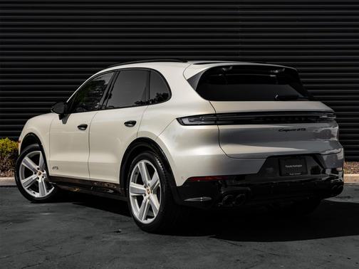 2025 Porsche Cayenne GTS