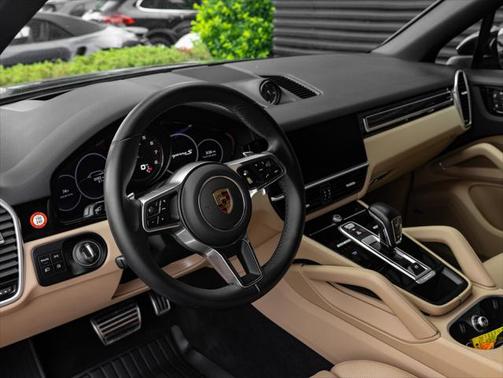 2023 Porsche Cayenne Platinum Edition
