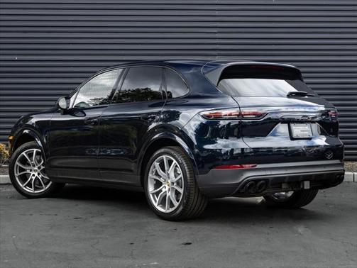 2023 Porsche Cayenne Platinum Edition