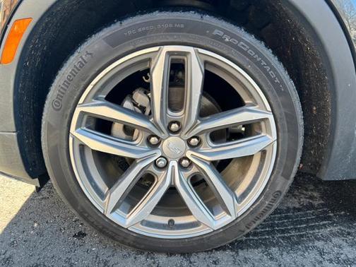 Photo 5 of 21 of 2019 Cadillac XT4 Sport